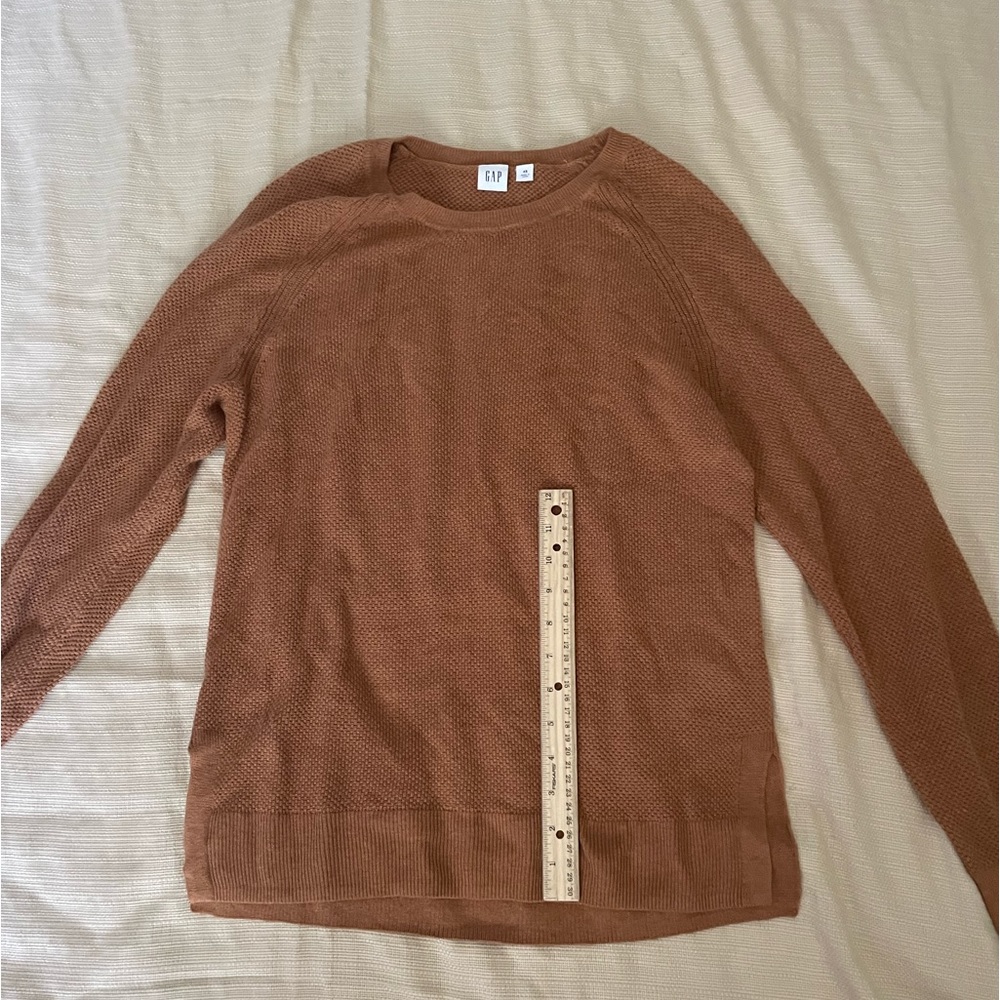 Brown sweater from gap! Never worn in a women’s size XS.